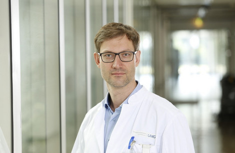 Prof. Dr. Albrecht Neeße, Leitender Oberarzt der Klinik für Gastroenterologie, gastrointestinale Onkologie und Endokrinologie